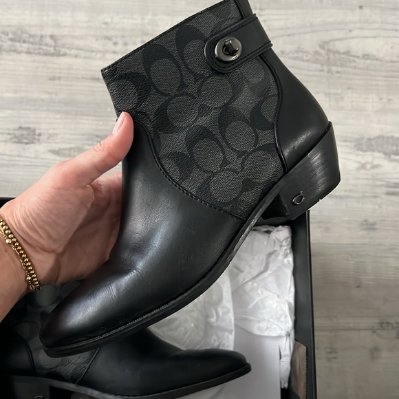 Coach Fall/Winter booties! 🍂❄️🍃 - Picture 2 of 10